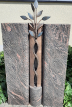 Stein mit Bronze Blattkreuz